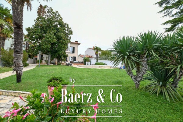 photo 2 Istria, Umag, beautiful house with pool, first row to the sea, NKP 430m2