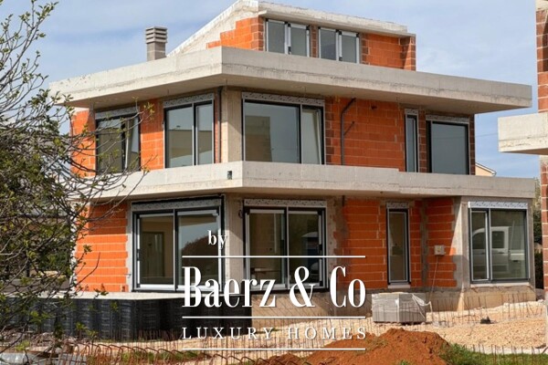 photo 1 Poreč, modern and elegant detached villa NKP 220 m2 on a large garden