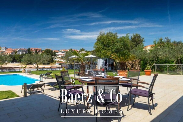 photo 12 Pula, beautiful villa with the best position - first row to the sea