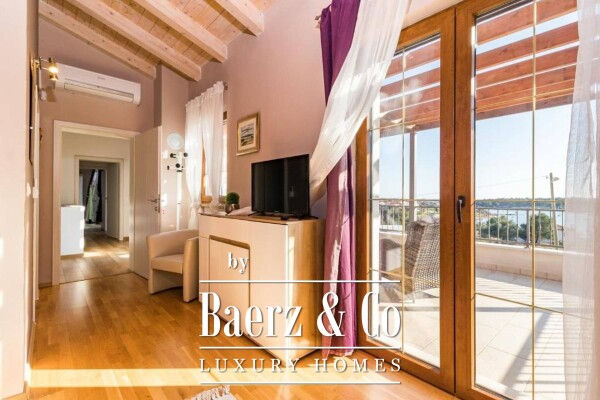 photo 15 Medulin, luxury villa with a swimming pool and a large garden of 1050 m2, 300 m from the beach