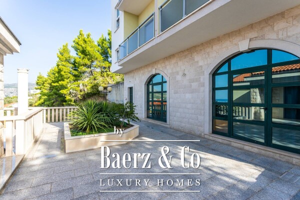 photo 2 Omiš, apartment house near the beach