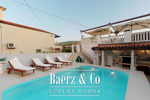 photo 8 Jelsa, a unique house right on the waterfront