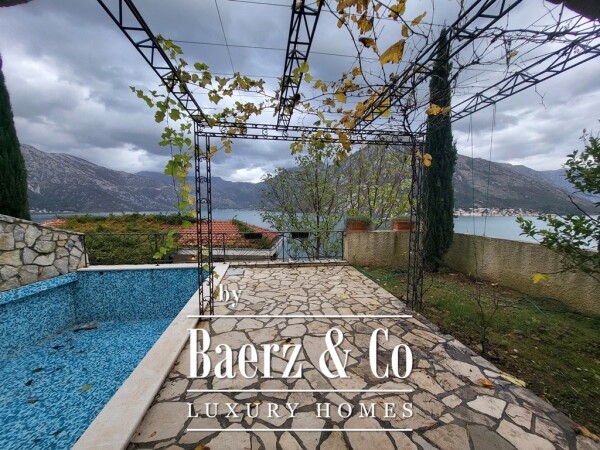photo 4 Three Bedroom Apartment in Kotor with Seaview