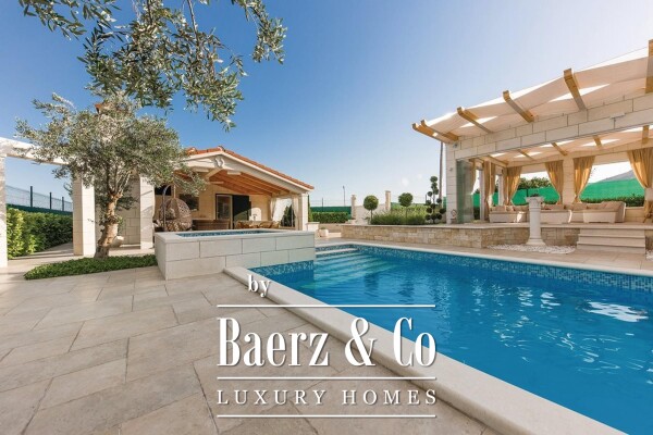 photo 19 Seget Donji, exceptional property with two buildings, swimming pool, jucuzzi and garden