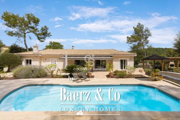 photo 1 Gorgeous villa in a perfection condition located in a gated domaine