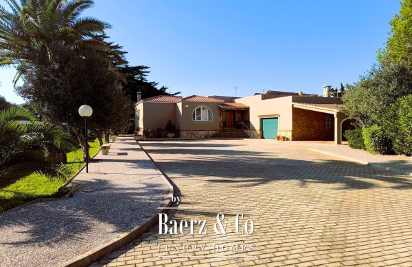 photo 2 MAGNIFICENT LUXURY VILLA, A TRUE HAVEN OF ELEGANCE AND COMFORT LOCATED IN THE COVETED SOUTHERN AREA OF CIUTADELLA DE MENORCA, JUST STEPS AWAY FROM THE SEA.