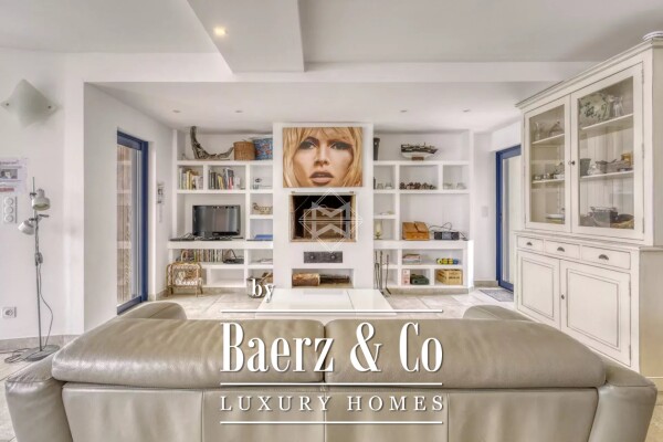 photo 6 Waterfront, renovated villa with direct access to the sea