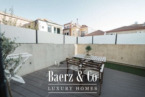 photo 17 1930s building downtown Porto