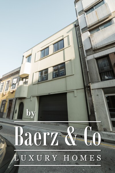 photo 18 1930s building downtown Porto