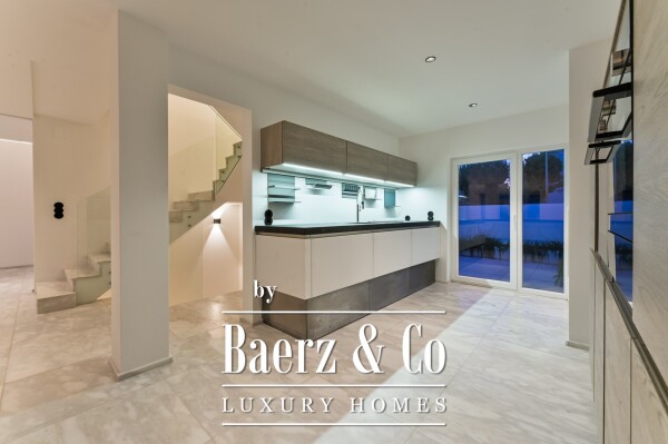 photo 20 Fully Renovated 4-Bedroom Villa by the Beach | Bafureira | Quiet Residential Area