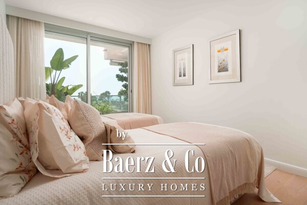 photo 14 Spacious apartment with sea views, parking and pool