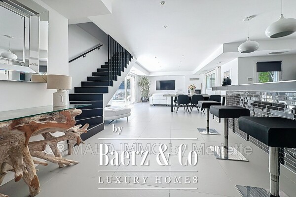 photo 9 South-facing villa with pool, close to the center of Sainte-