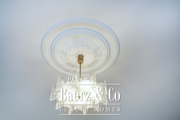 photo 8 5 bedroom villa with swimming pool in the historic area of Parede