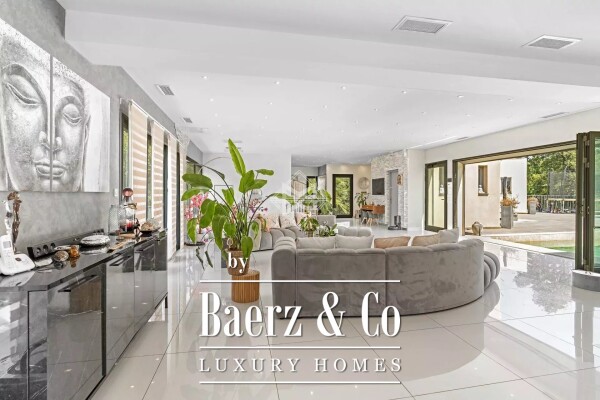 photo 8 Exceptional Villa in a Natural Setting Between Vineyards and Forest, Just 10 Minutes from the Beaches