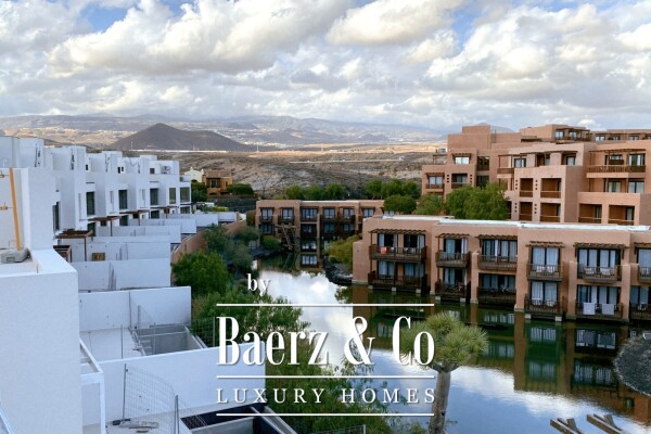 photo 11 Robust corner plot chalet in Tenerife south