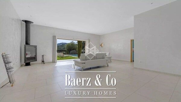 photo 7 Villa with open views in a prime location of Cavalaire-sur-Mer