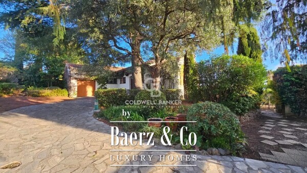 photo 1 Sea view in complete tranquility, just steps from the town center.