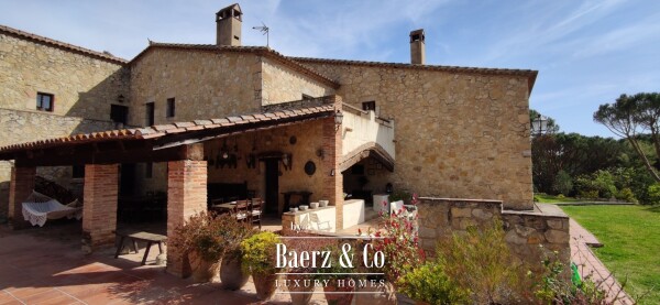photo 3 Rustic charm and exclusivity just minutes from the Mediterranean.