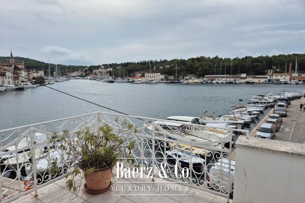 photo 32 Brač, Milna - semi-detached stone house with restaurant, first row to the sea