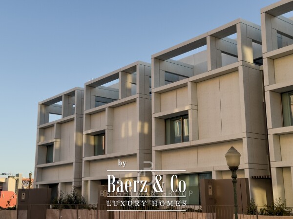 photo 2 4 bedroom villa with garden and parking in Alcântara, Lisbon