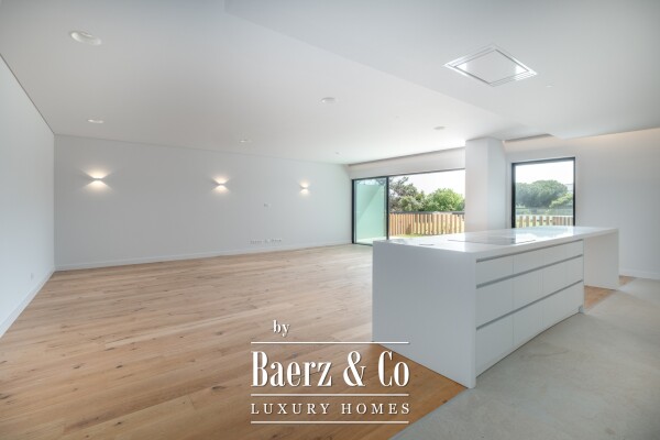 photo 17 4 bedroom flat with private garden, in Carcavelos