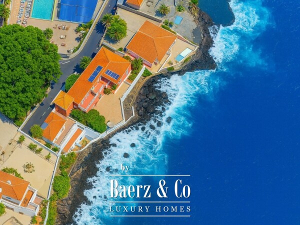 photo 1 Large villa by the sea in Candelaria