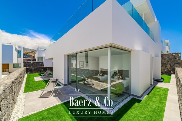 photo 16 Newly built beachfront villa in a residential area.