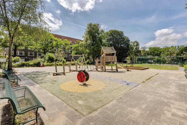 photo 47 Van Tuyll van Serooskerkenplein 36 3