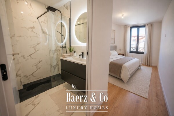photo 2 Appartement 4 pièces -  Centre-Ville Saint-Raphaël - Plage à 1min